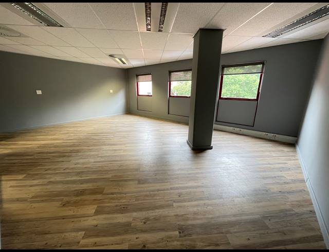 1,103M² OFFICE TO LET IN PARKTOWN